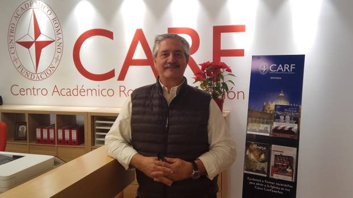 Edgardo Calvente, director de Promoción de CARF, explica la importancia de este peregrinación