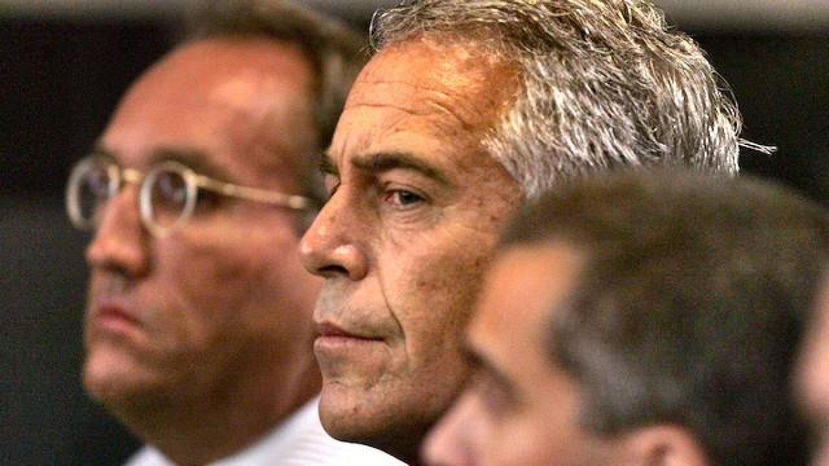 Jeffrey Epstein ofrecía sexo con menores a miembros de la élite del «establishment». Una investigación que queda enormemente truncada con su misteriosa muerte.