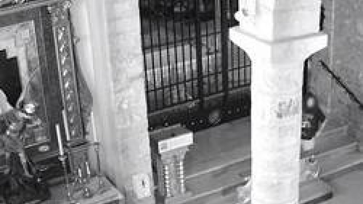 El Diario Jaén ilustra la noticia con una imagen de cámara de seguridad, que probablemente captó al infractor en el santuario