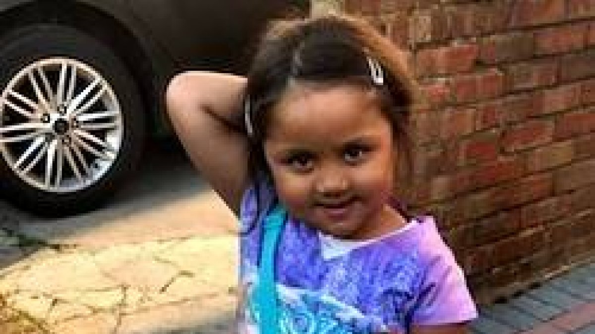 Tafida tiene cinco años y hay hospitales dispuestos a atenderla, pero una vez mas el sistema sanitario británico quiere impedirlo. A principios de octubre se tomará una decisión.