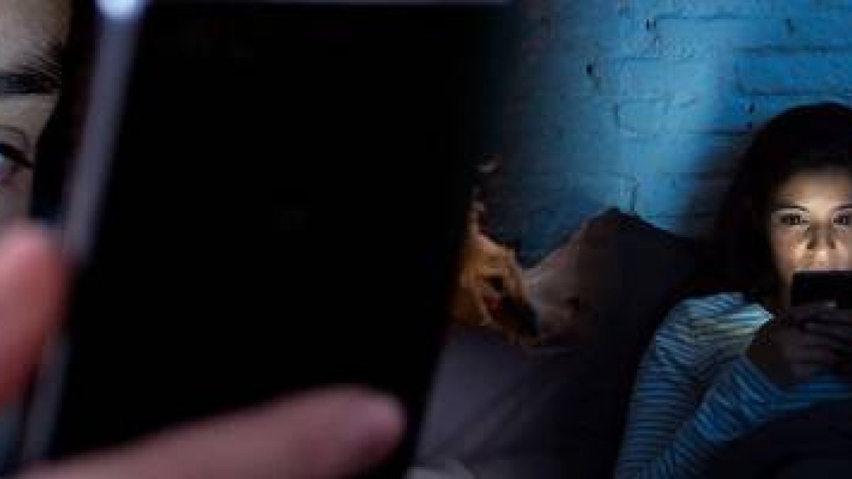 La adicción al porno hoy se lleva en el bolsillo, es gratis e infinita con el móvil, cualquier chaval que lo use está expuesto... y la industria va a por ellos