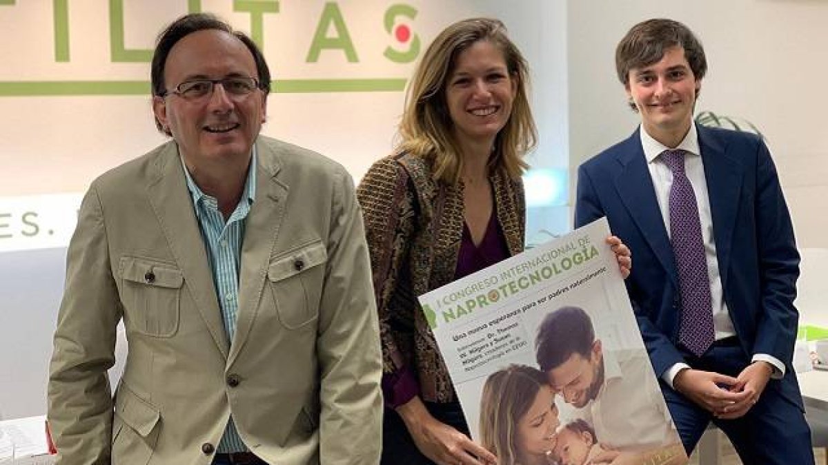 De izquierda a derecha, el doctor Ricardo Abengózar, la doctora María Lombarte, y Álvaro Ortega, director de Fertilitas.