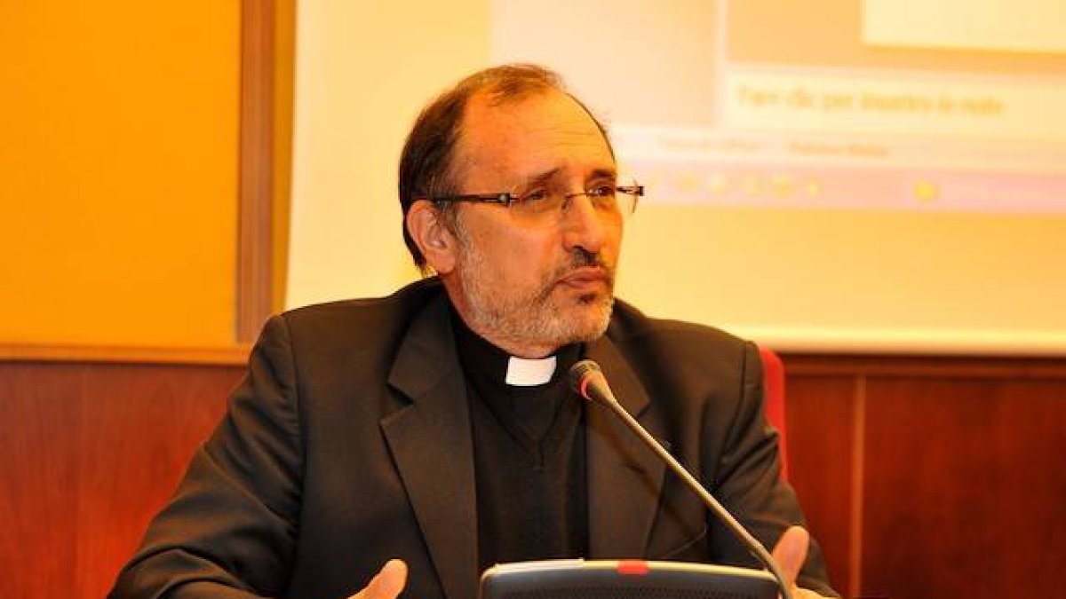 El padre Cervellerra dirige Asia News, uno de los medios más prestigiosos en la información sobre la Iglesia en Asia.