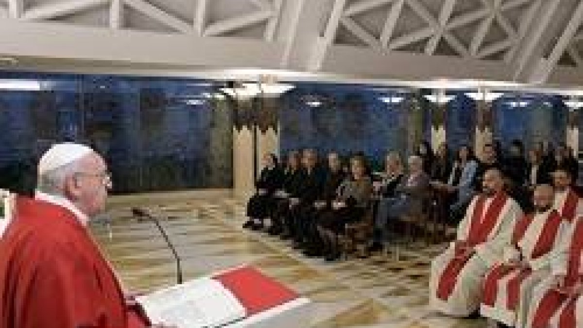 El Papa centró su homilía en la acción del demonio en el mundo