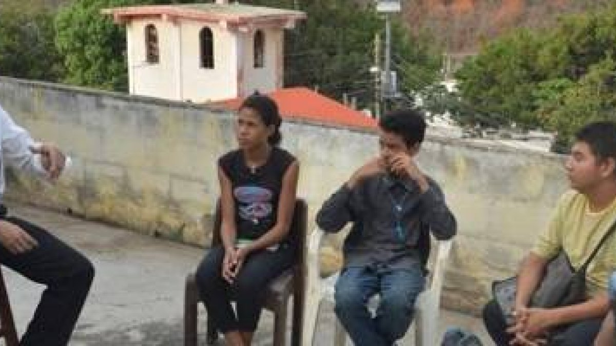 Con fe, esperanza y caridad, jóvenes y sacerdotes en Venezuela empiezan a construir comunidad viva en un país desmantelado y hundido