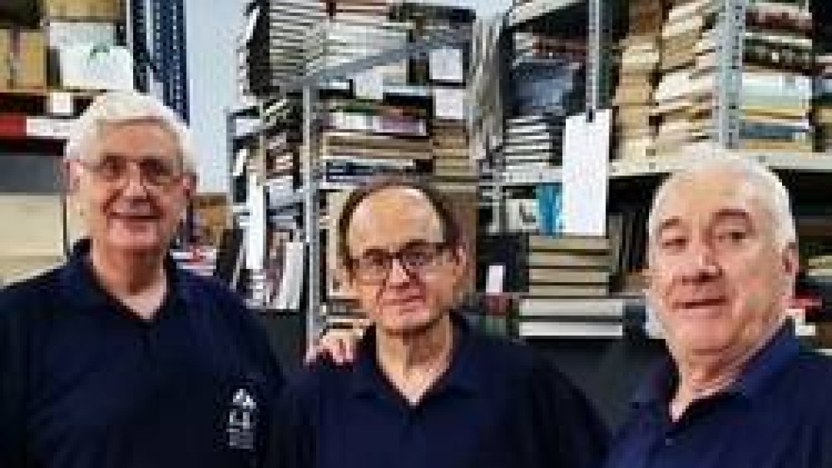 Los voluntarios son la clave de esta Biblioteca Solidaria... se necesitan más, hay mucho que clasificar, empaquetar y enviar