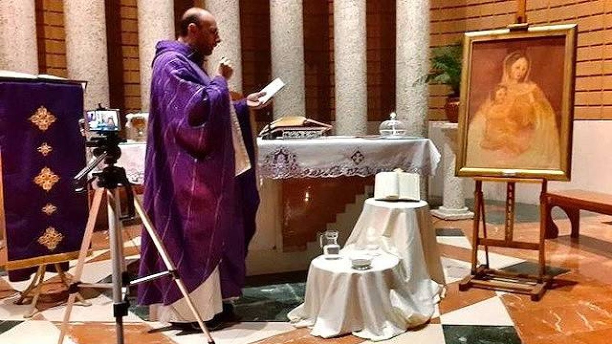 Adecuar la transmisión a las circunstancias, sin merma de la dignidad y el decoro del Misterio: son las claves que señalan los obispos italianos para toda celebración litúrgica en «streaming».