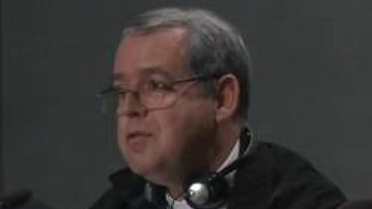 El obispo Wellington De Queiroz fue uno de los que compareció en rueda de prensa para explicar los debates del día