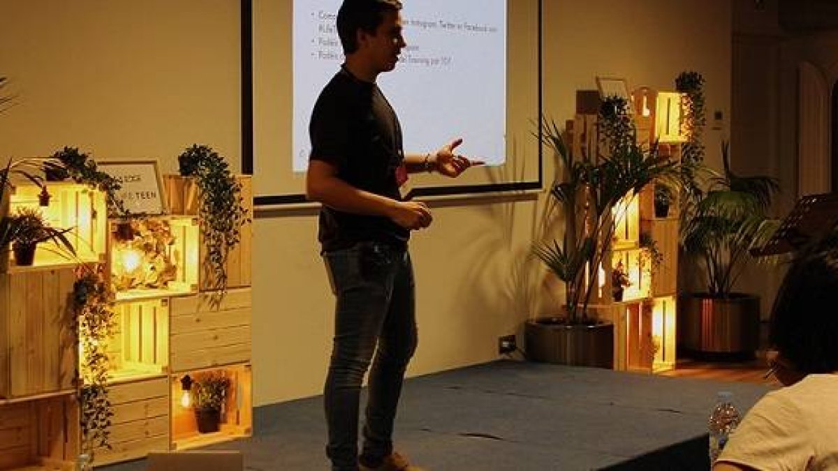 Jordi Massegú, el responsable e impulsor de LifeTeen en España, da una de las charlas en el encuentro del año 2019