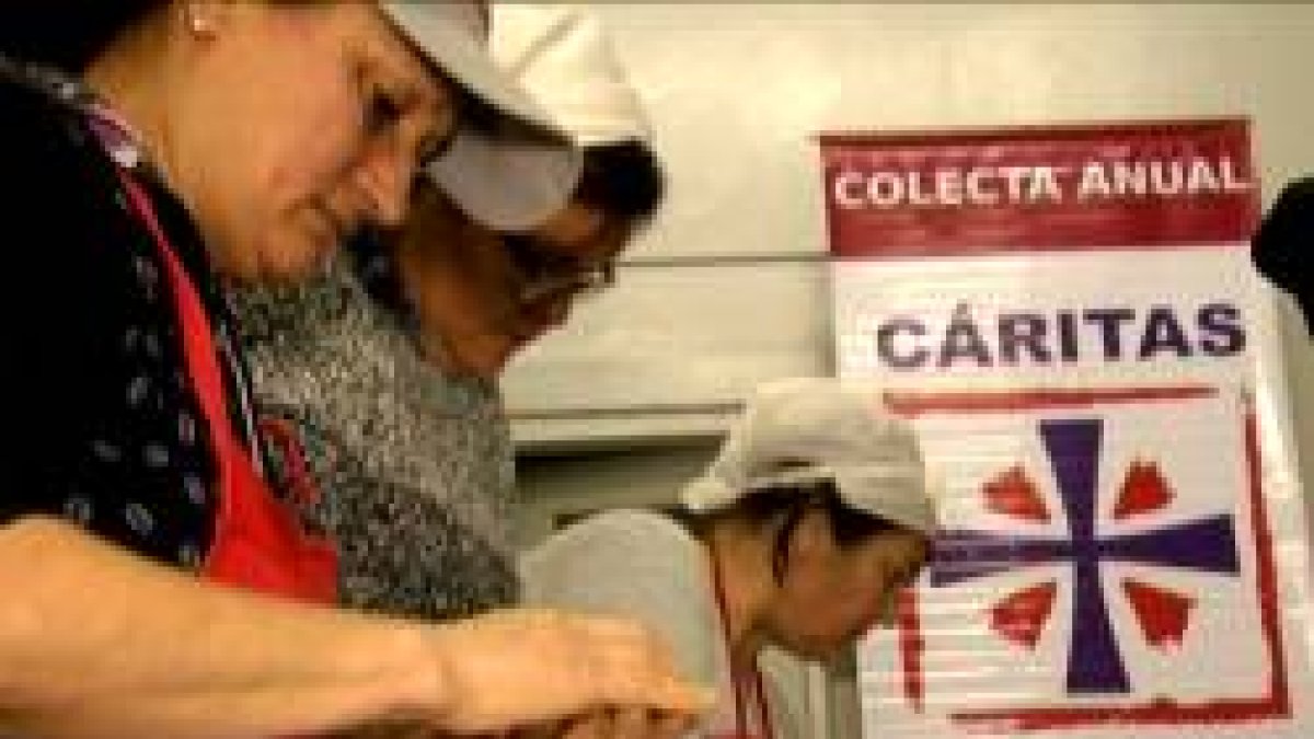 Cáritas Argentina ha reforzado su trabajo contra el hambre comedores y repartos de bolsas de comida...