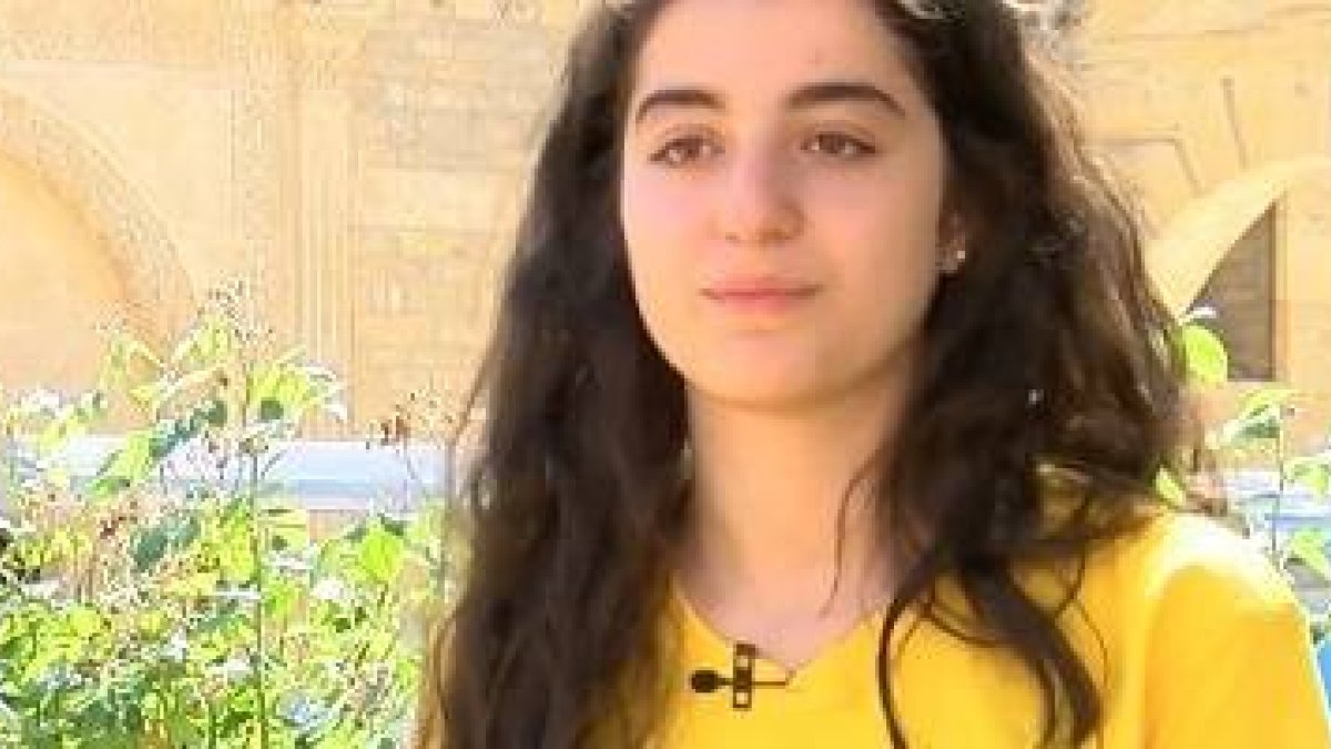 Celya  es una joven de familia musulmana cabileña que vive en Francia y deseaba, dice, estar llena de amor, como Jesús