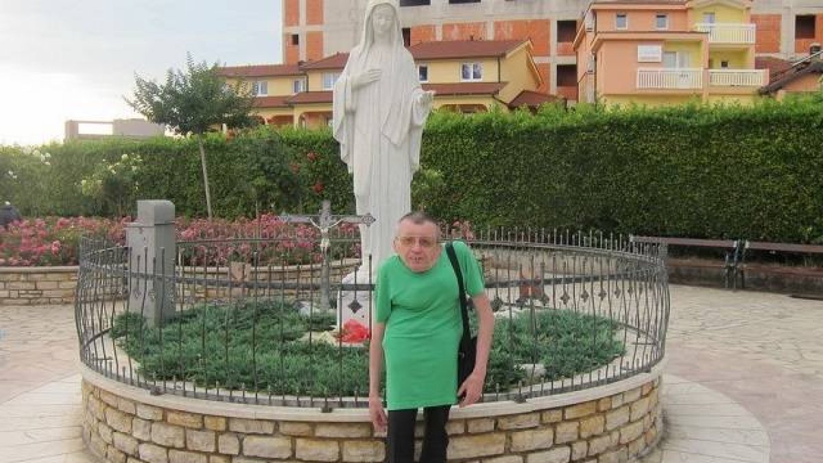 Tone lleva toda su vida con una gran discapacidad, pero abrazado a la fe se ha convertido en una luz para muchos