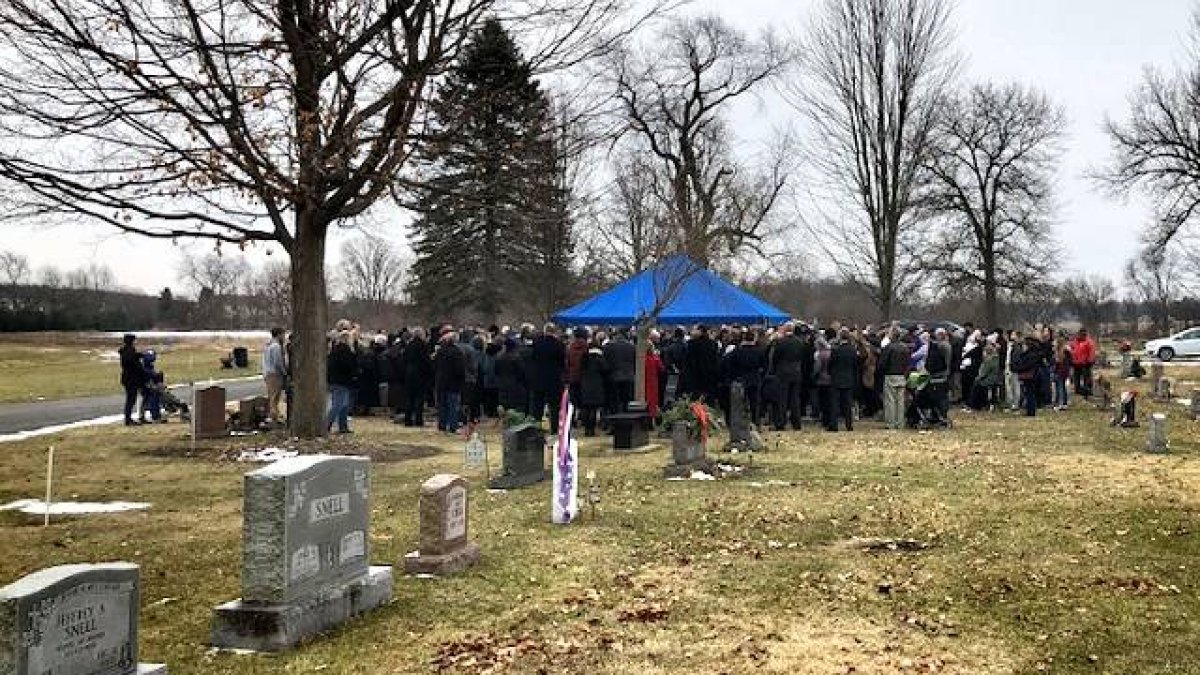 Numerosos voluntarios de organizaciones provida asistieron al entierro de los 2411 niños abortados por el doctor Klopfer.