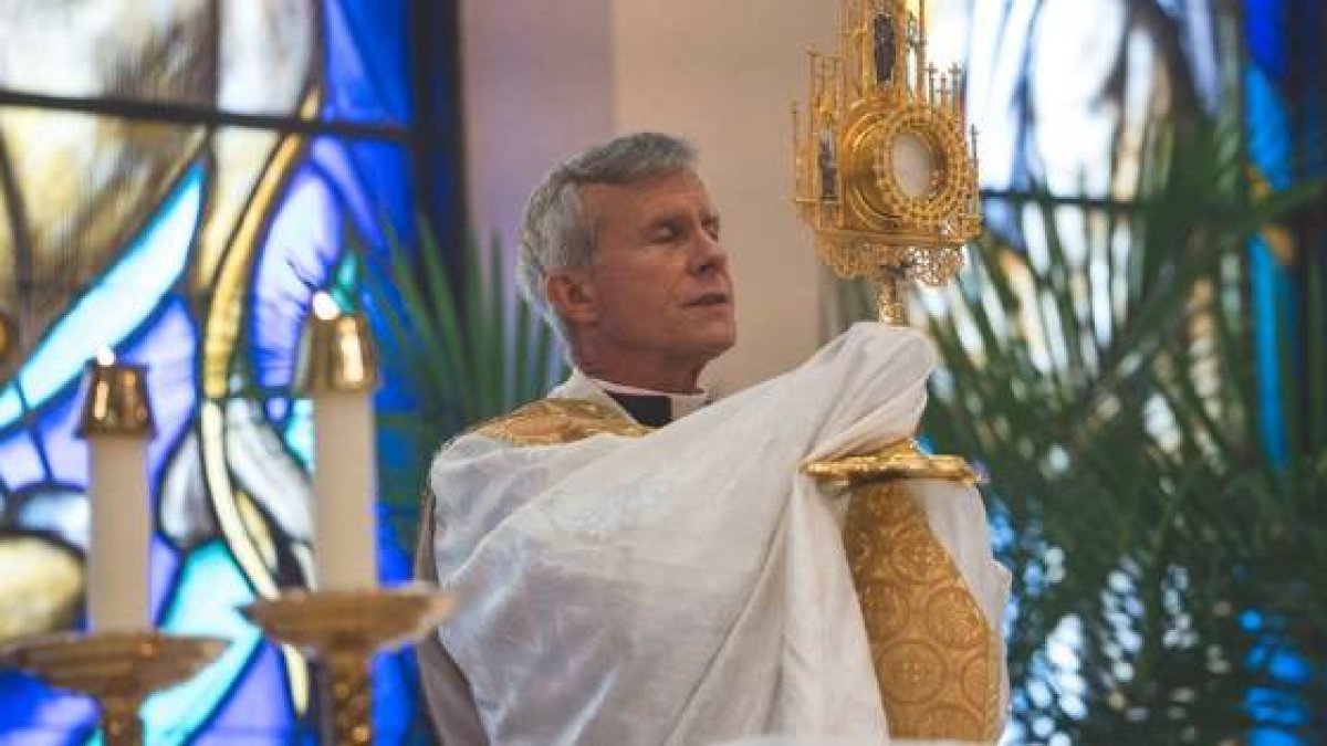 El obispo Joseph Strickland, de la diócesis de Tyler, Texas, ha ordenado mini-procesiones con el Santísimo antes de la fiesta de San José, contra el coronavirus
