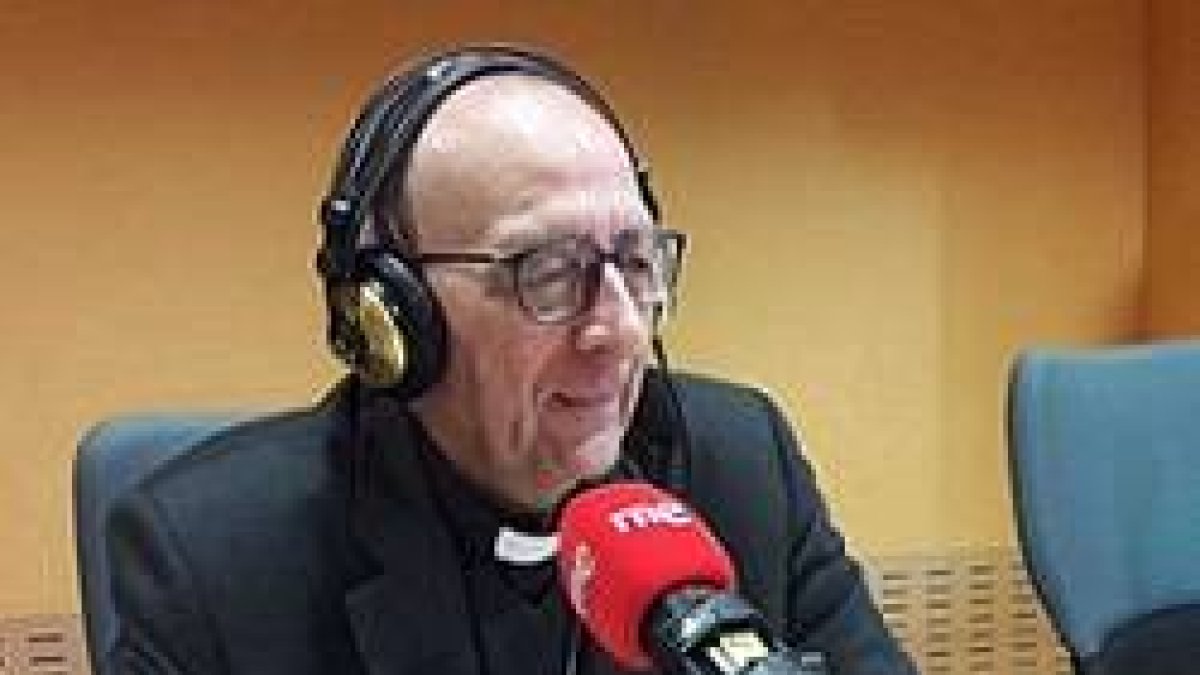 El cardenal Omella en Radio Nacional habla de colaborar con las autoridades pero intentar mantener abiertas las iglesia y la misa