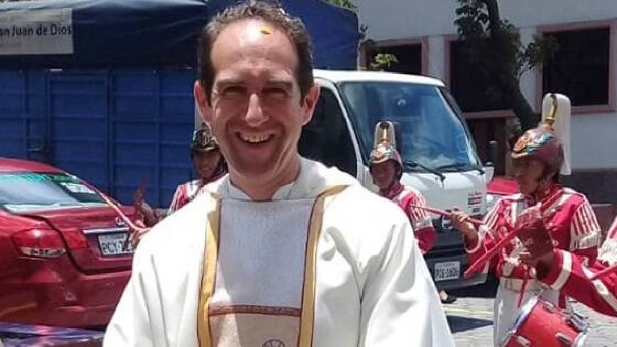 El misionero hospitalario Simón Azpiroz en una fiesta anterior al confinamiento