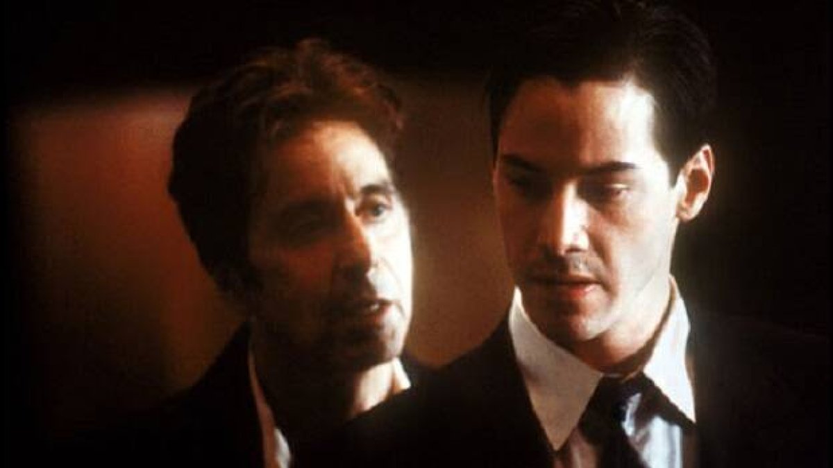 Al Pacino ofrece muchas cosas atractivas a Keanu Reeves en la película de 1997 El abogado del diablo... pero la voz del Mal engaña, avisa el Papa