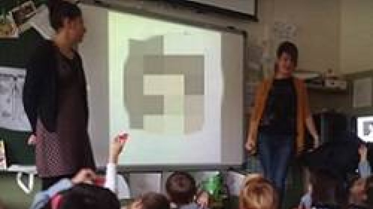 En la foto, activistas de ideología de género adoctrinan a niños en colegios públicos de La Rioja... las familias tienen derecho a saberlo, y actuar