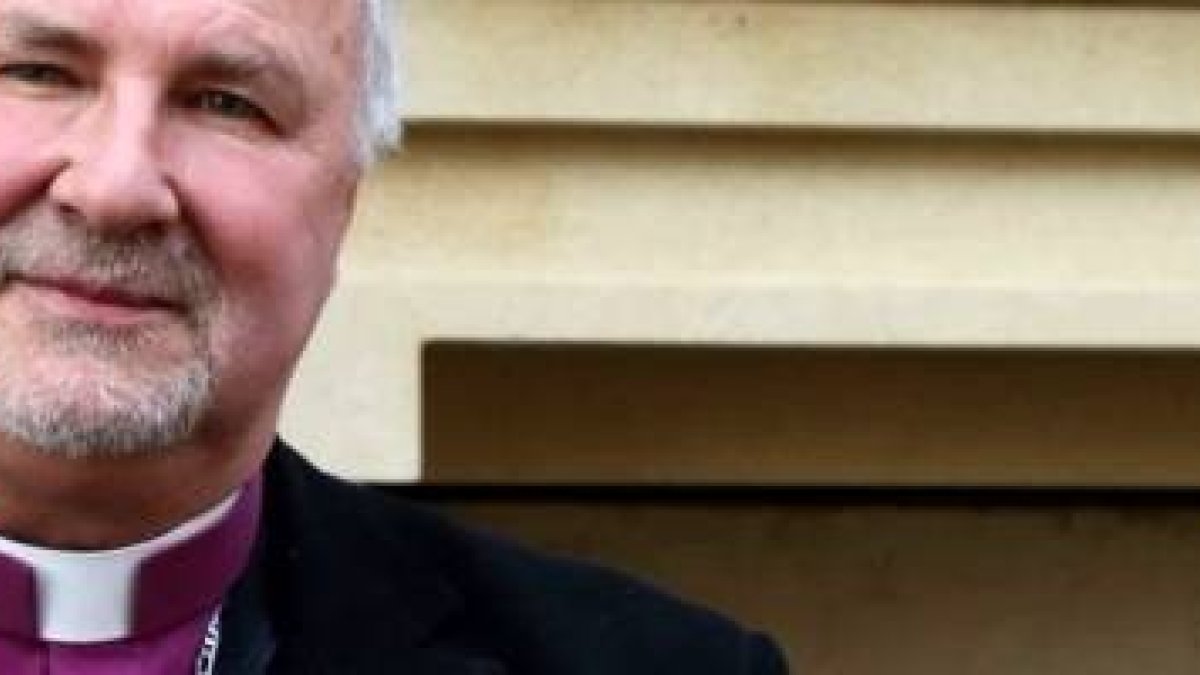 Gavin Ashenden, con camisa clerical anglicana, en una foto de Simon Caldwell del Catholic Herald