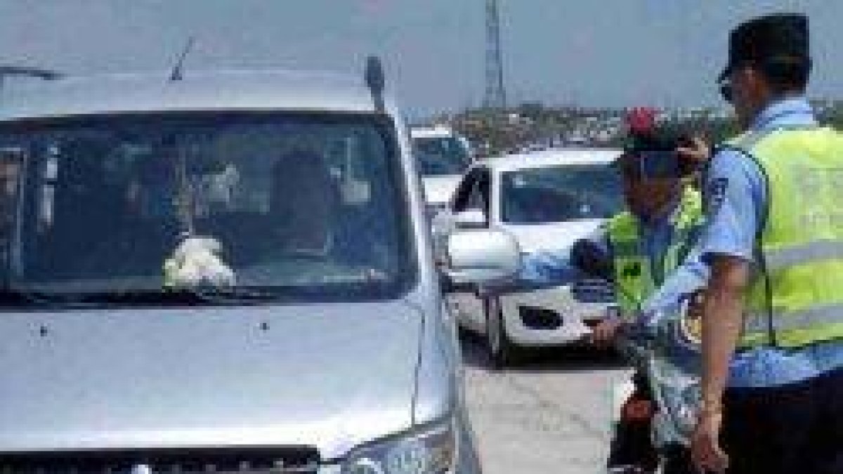 Al Monte Mozi acudían unos 100.000 chinos católicos cada 2 de agosto en peregrinación... pero la Policía y sus bloqueos lo estrangulan al máximo ahora