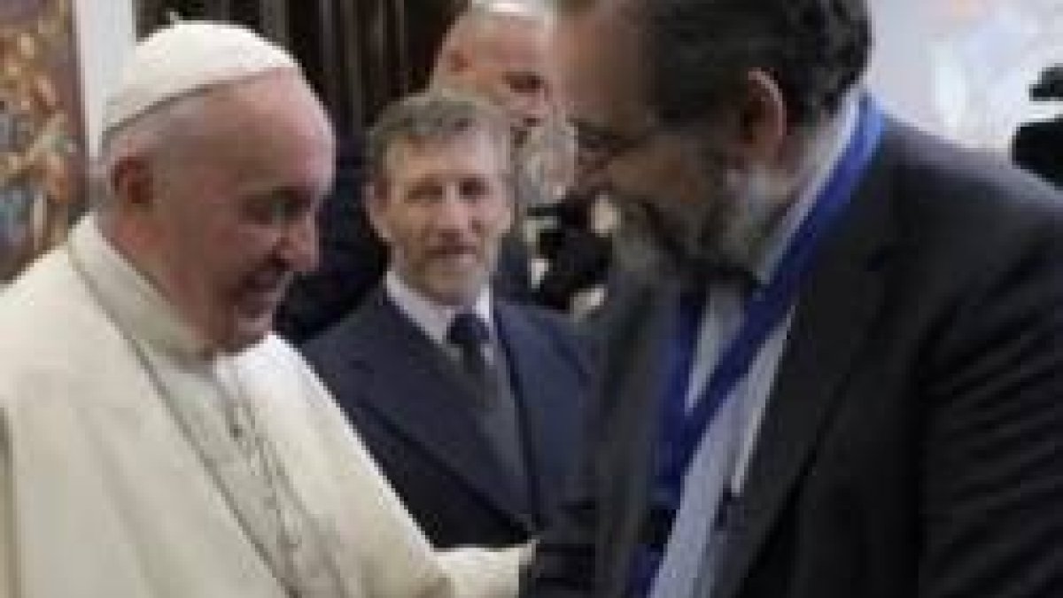 Alfonso Bullón de Mendoza, del CEU, felicita al Papa Francisco por sus 50 años como sacerdote