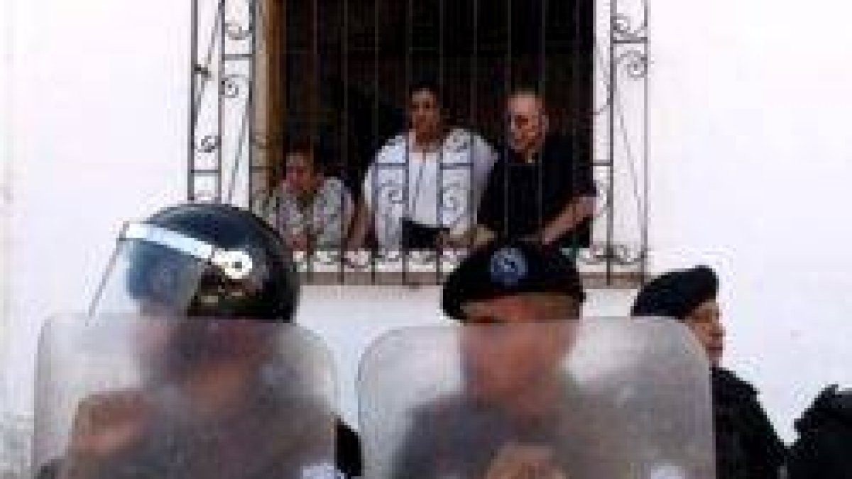 La policía sandinista u orteguista asedia desde el 14 de noviembre la parroquia de Masaya donde hay un sacerdote y feligreses en huelga de hambre