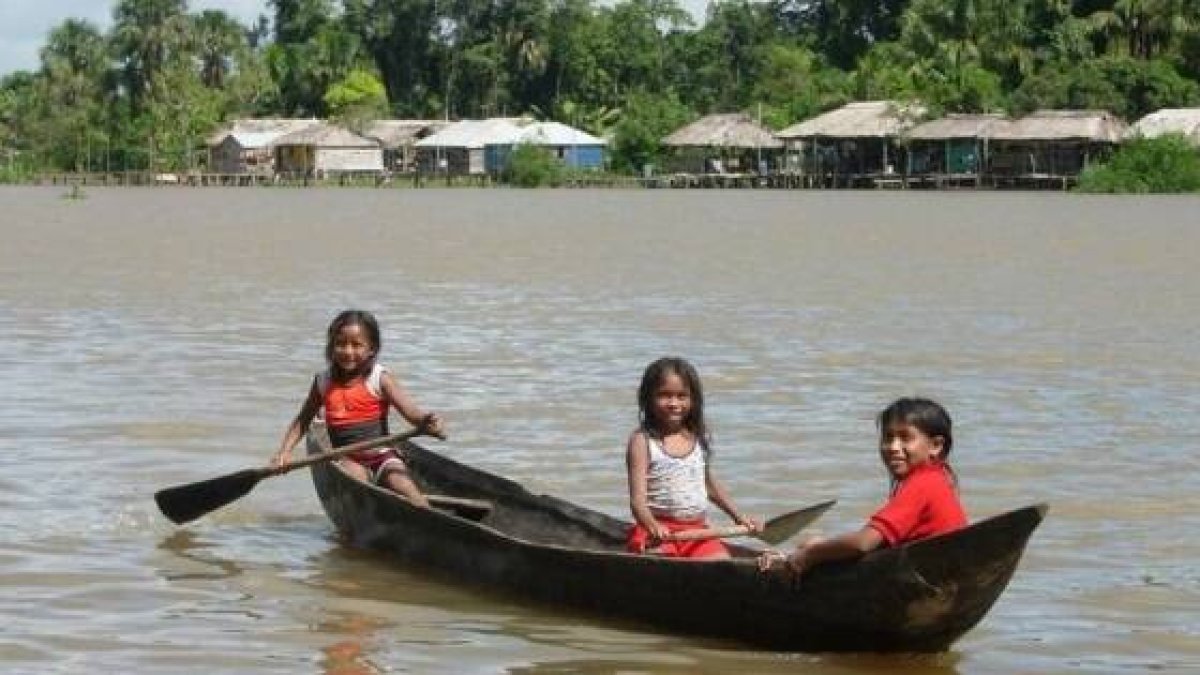 En el Amazonas y el Orinoco, el río es la principal -a menudo única- vía de comunicación, también para evangelizar