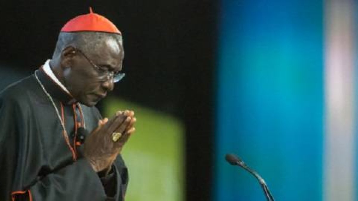 El cardenal Rober Sarah nació en Guinea Conakry hace 74 años. Actualmente es prefecto de la Congregación para el Culto Divino