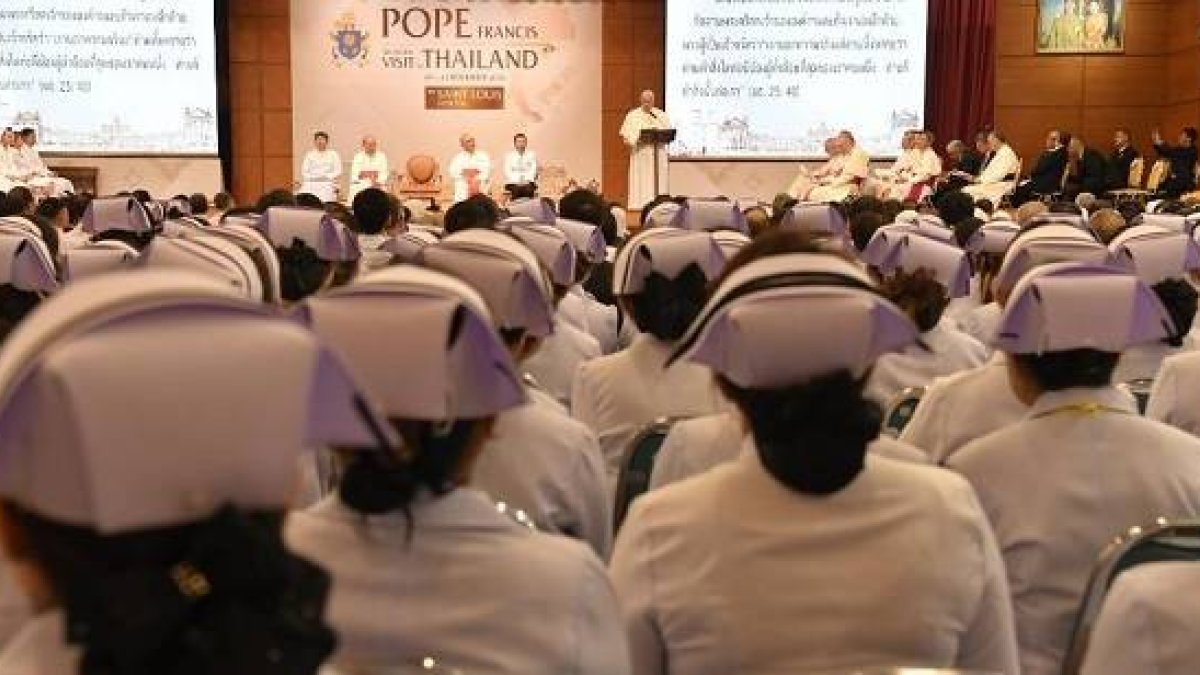 El Papa se reunió con el personal médico de los hospitales católicos en Tailandia / Vatican Media