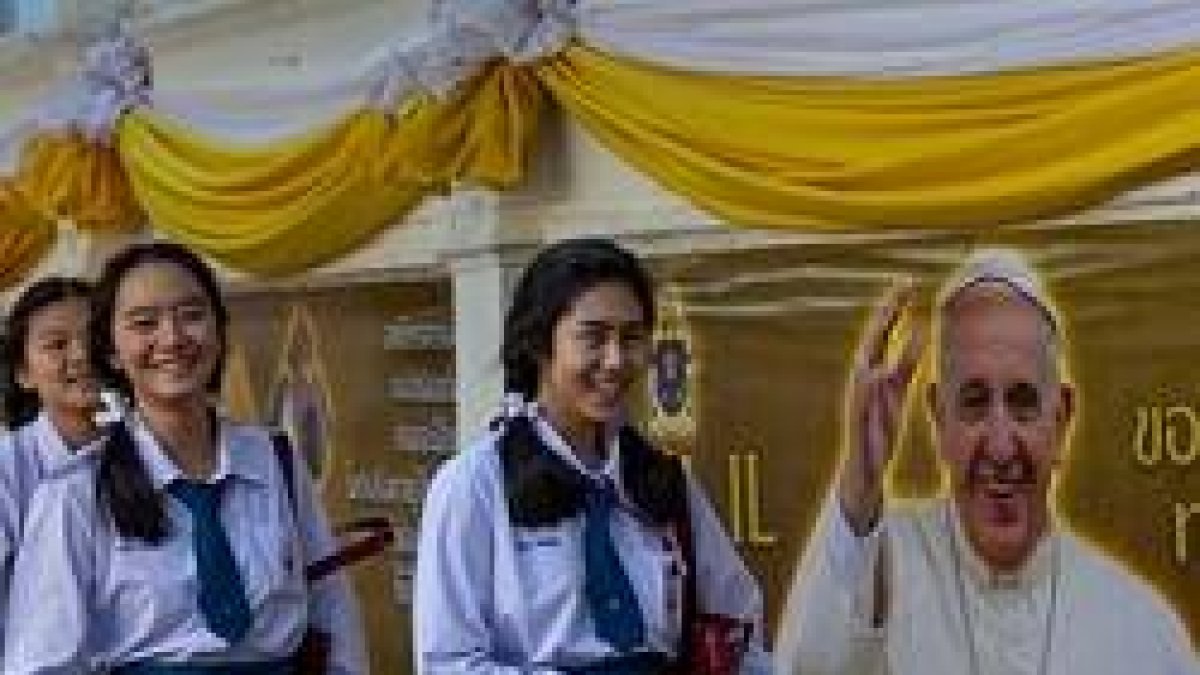 Estudiantes en una escuela católica... la educación católica tiene mucho prestigio en Tailandia