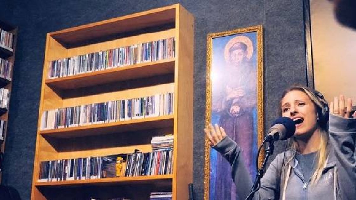 Athenas, de Argentina, es una de las autoras católicas muy populares que cantan en este festival online, cada día a las 20h, hora peninsular de España