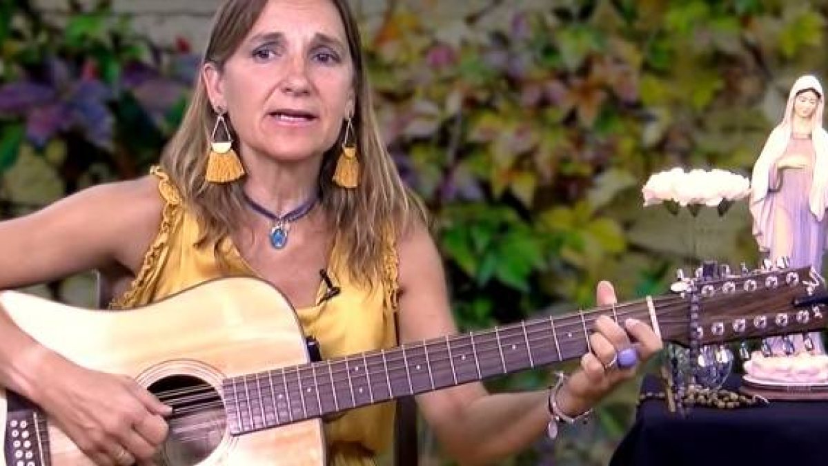 Mer González Fontán siempre cantó y tocó la guitarra, pero solo en los últimos años lo ha hecho para servir a Dios en retiros y evangelizaciones