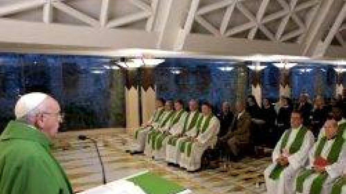 El Papa Francisco usó el libro de Ageo, de la misa del día, para predicar contra la tibieza espiritual