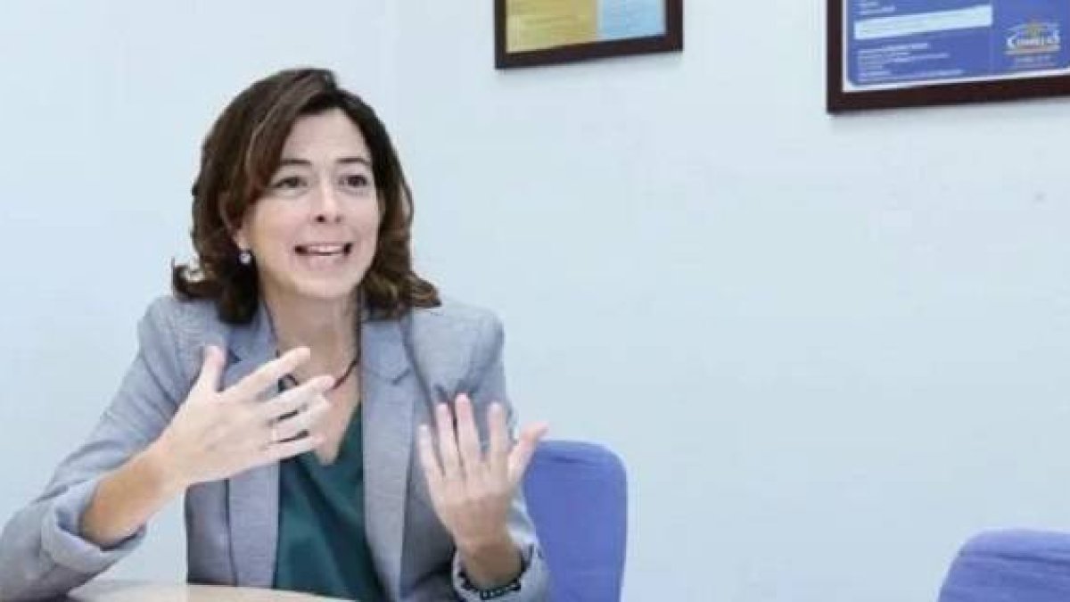 María Teresa Corzo es decana y además madre de cinco hijos