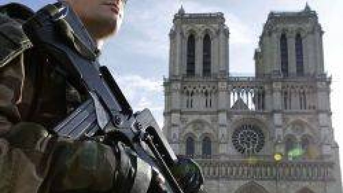 De 2016 a 2019 Francia aumentó mucho su vigilancia policial sobre Notre Dame, lugar emblemático, céntrico y lleno de turistas