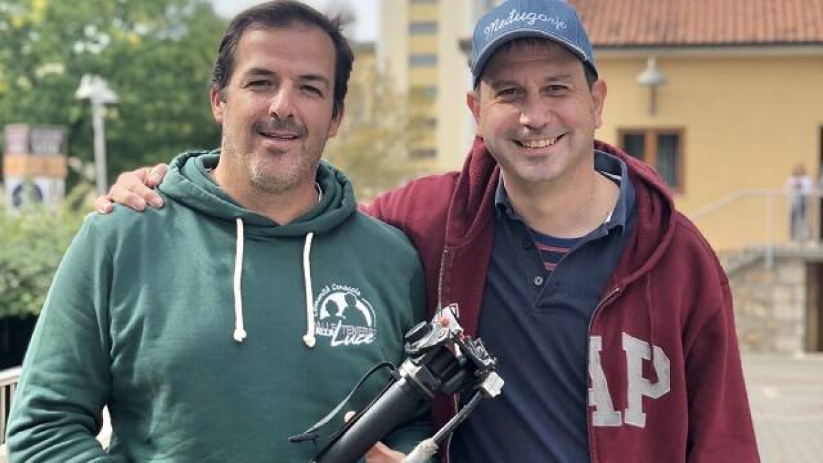 Jesús García, a la derecha de la imagen, junto con Borja Martínez-Echevarría, también de Gospa Arts, en Medjugorje durante la grabación de este documental.