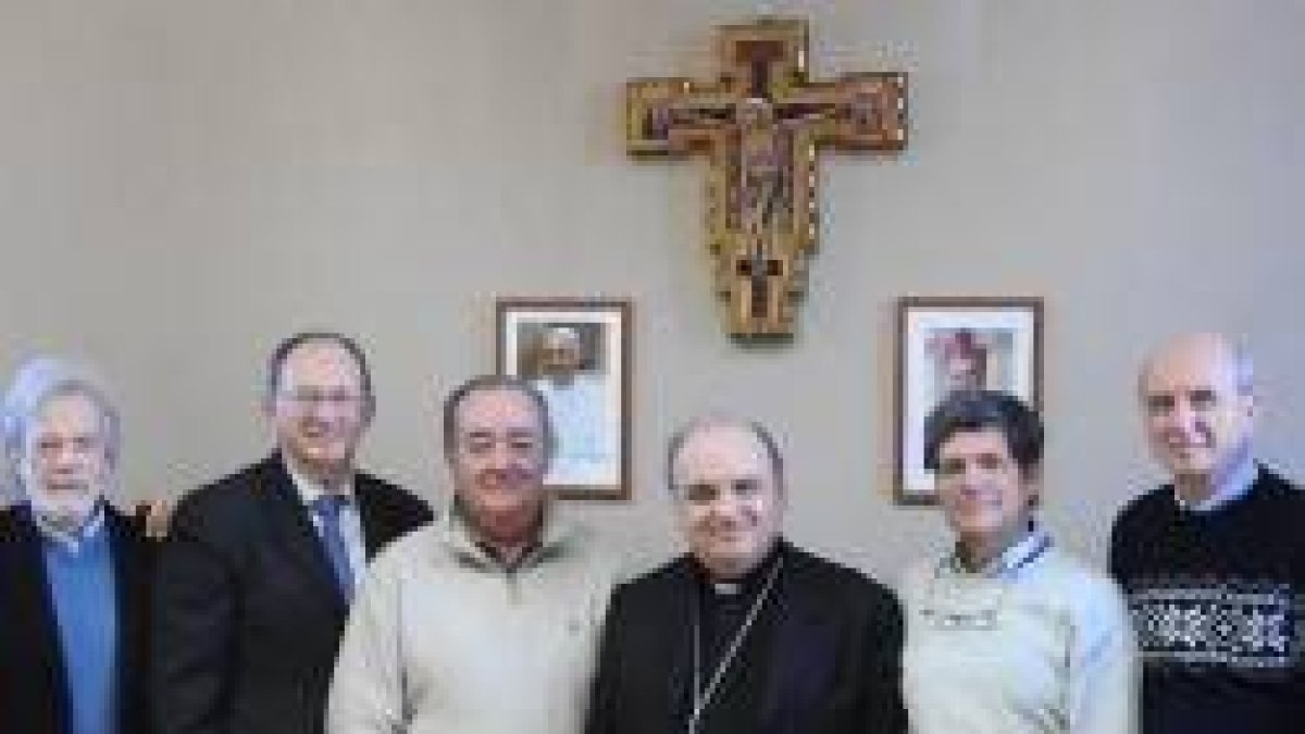 El obispo Brunetti, de Alba, con la Asociación de Médicos Católicos de Italia, a los que asesora en Piamonte - médicos y obispos se han expresado