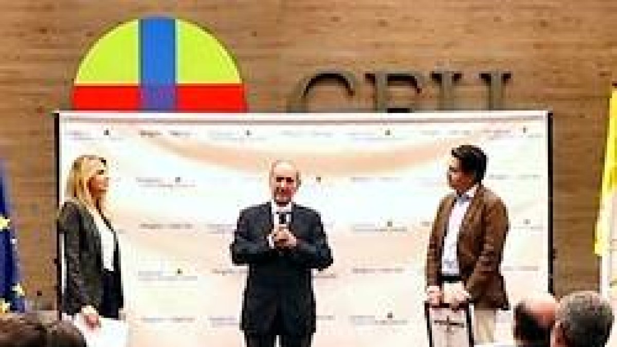 Miguel Ángel Velasco se dirige a los asistentes a los Premios Religión en Libertad, un acto que presentaron Sara Segimón y José Miguel Abat, dos de los patronos de la Fundación Nueva Evangelización.