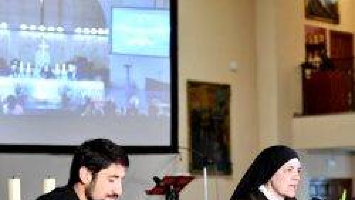 Jesús Úbeda, nuevo vicario de Evangelización de Getafe, y la Madre Olga María, de las carmelitas samaritanas, en el Cerro de los Ángeles