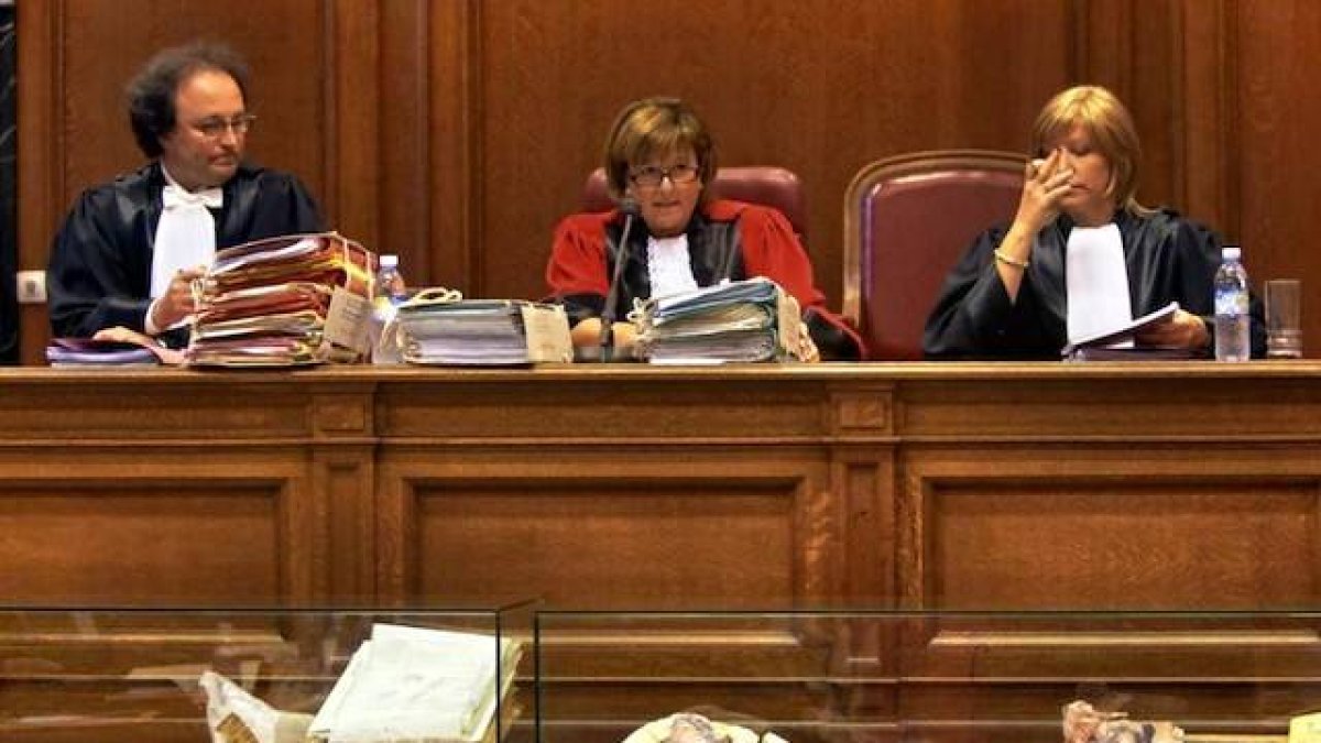 La cuestionada justicia belga permanece ciega ante casos que fuerzan o sobrepasan lo contemplado en la ley de eutanasia.