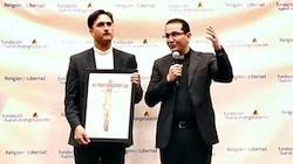Dos sacerdotes venezolanos residentes en España recogieron el Premio Religión en Libertad en nombre del cardenal Porras, ausente por encontrarse en Roma en el sínodo amazónico.
