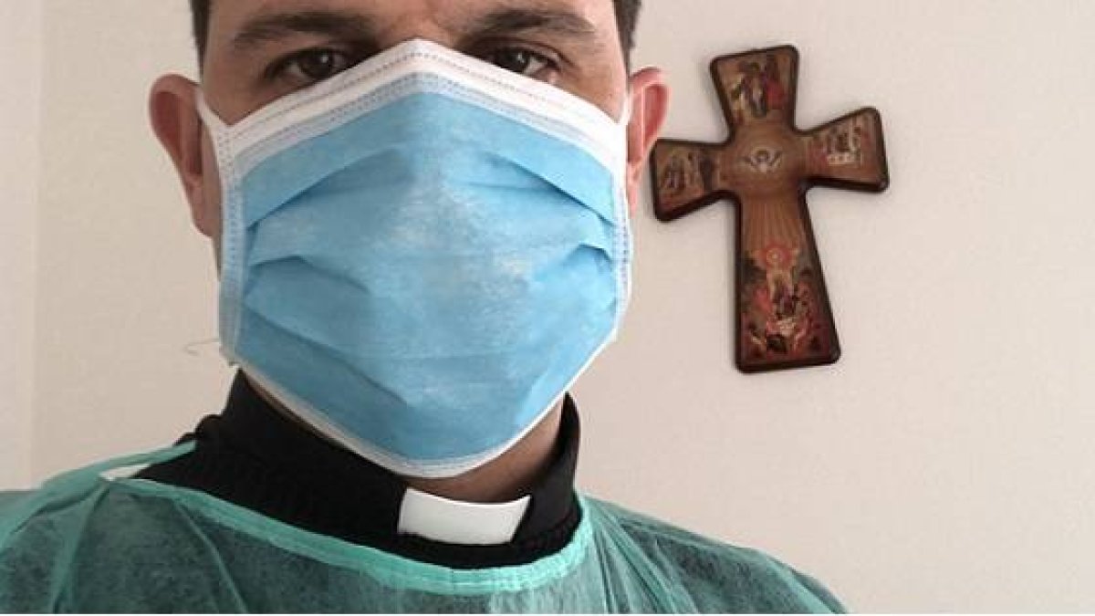 Javier Lozano, sacerdote en Ciempozuelos, colabora por las tardes en la capellanía del Hospital de Valdemoro