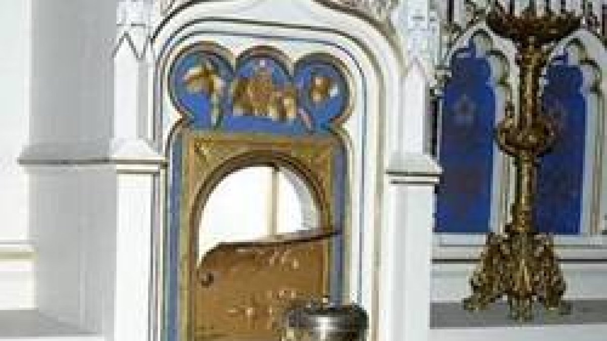 Las formas consagradas del Sagrario de la iglesia de Tonnay-Charente fueron arrojadas al suelo