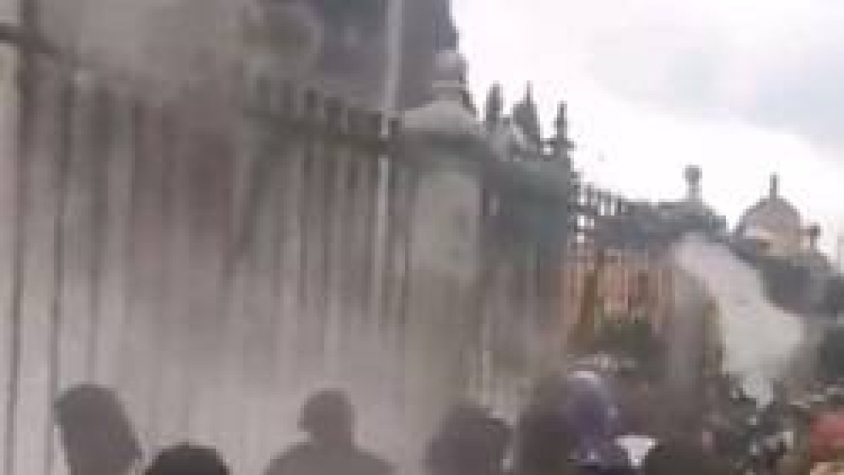 Las manifestantes atacaron templos católicos, y la catedral de México con especial saña