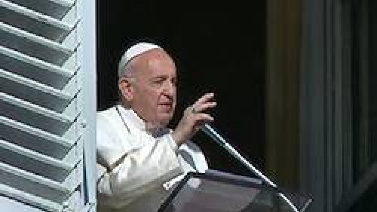 No hay contradicción en recordar al primer mártir en medio de la alegría navideña, dijo el Papa.