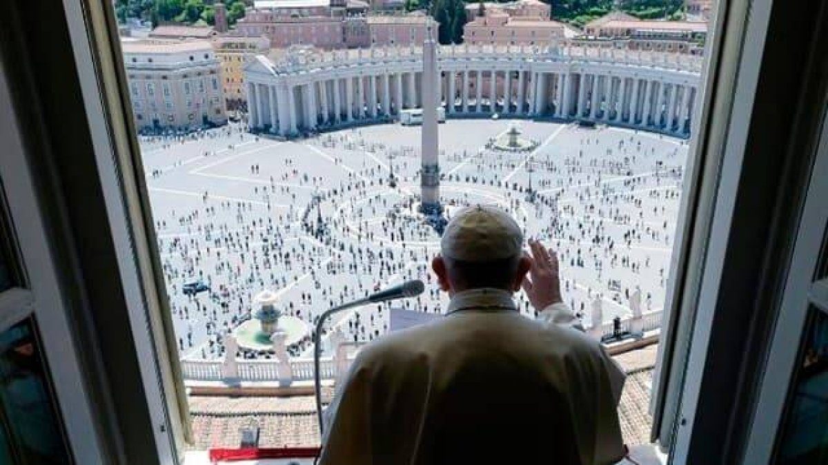 El Papa en el Ángelus: «Déjate fascinar por la belleza de Dios: belleza, bondad e inagotable verdad»