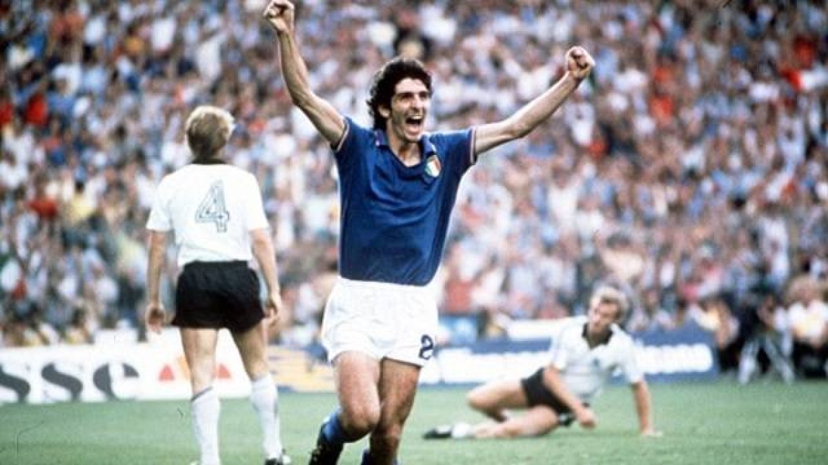 La celebración de Paolo Rossi tras meter gol a Alemania en la final del Mundial de 1982 es una imagen icónica para los italianos