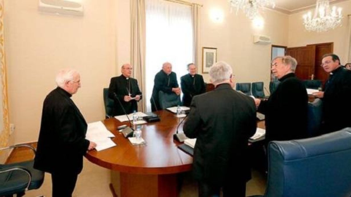 Los obispos de la Comunidad Valenciana y Baleares piden a los fieles rezar por los políticos y gobernantes