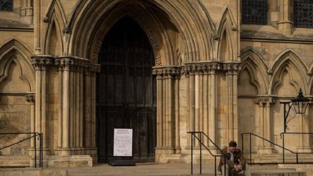 Al menos siete semanas más los templos seguirán cerrados en Inglaterra