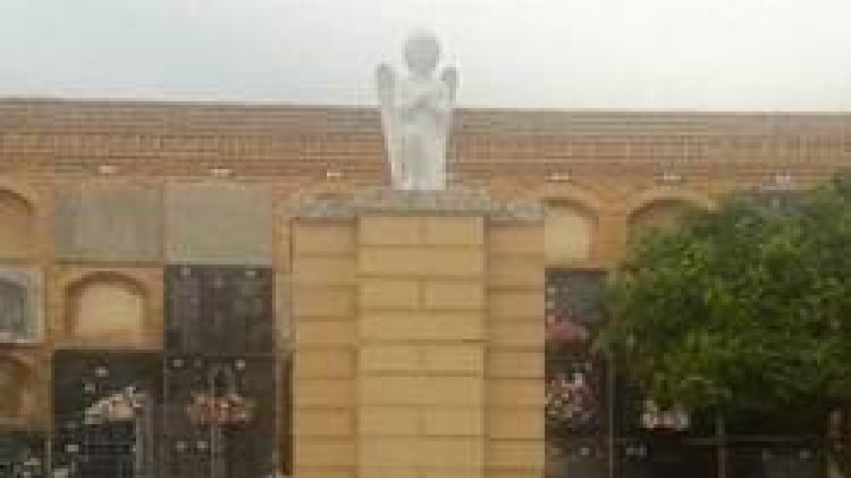 La instalación del panteón ha sido posible gracias al empeño de una asociación provida de Torrente (Valencia).